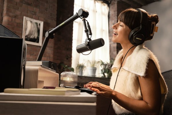 Shure SM7B Dynamic Studio Microphone Broadcast Vocal Podcast-7